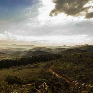 Album cover for Apenas um sonho by Luan Pereira, MC Tuto, Grelo